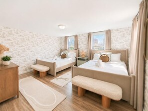 Silitysrauta/-lauta, vauvan matkasänky, Wi-Fi, vuodevaatteet