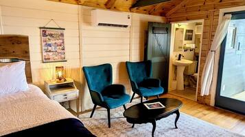 Cuna de viaje, wifi gratis y ropa de cama