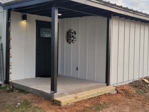 Exterior detail - Cozy studio casita in lovely Burton / Round Top with AC, kitchen and laundry (Burton)