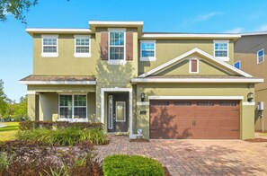 Exterior - WOW! 6BR Pool Villa w/ Game Room Near Disney (Kissimmee)