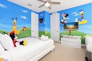 Room - WOW! 6BR Pool Villa w/ Game Room Near Disney (Kissimmee)