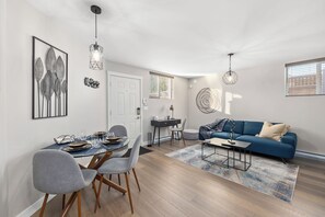 Interior - Creekside Trails - Your Luxury Retreat (Langley Township)