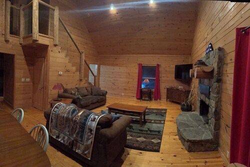 Eden’s Rest – Cozy 2BR Cabin in the Woods