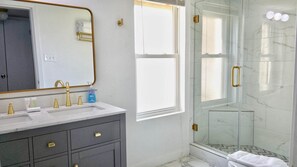 Shower, hair dryer, towels, soap - Beautiful 4Ba/Br, oceanfront, & ground floor- one of only several on the island! (South Padre Island)