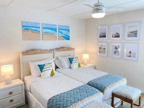 4 bedrooms, Internet, bed sheets - Beautiful 4Ba/Br, oceanfront, & ground floor- one of only several on the island! (South Padre Island)