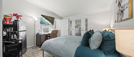 1 habitación, escritorio, tabla de planchar con plancha y wifi gratis
