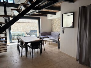 TV - AUTHENTIC WINEGROWER'S HOUSE 10 MIN FROM THE BEACHES (FLEURY)