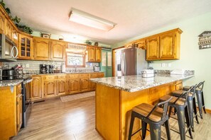 Fridge, microwave, oven, stovetop - Lone Mountain View at Norris Lake! (New Tazewell)
