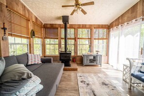 TV - Lone Mountain View at Norris Lake! (New Tazewell)