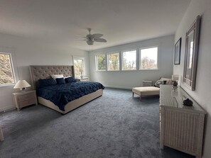 4 bedrooms, iron/ironing board, free WiFi, bed sheets