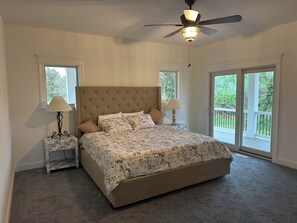 4 bedrooms, iron/ironing board, free WiFi, bed sheets