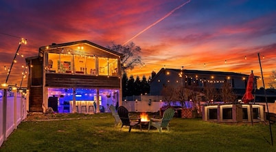 Brand New Lakeview Suite: Hot Tub, Pet friendly & 4 Parking Spots