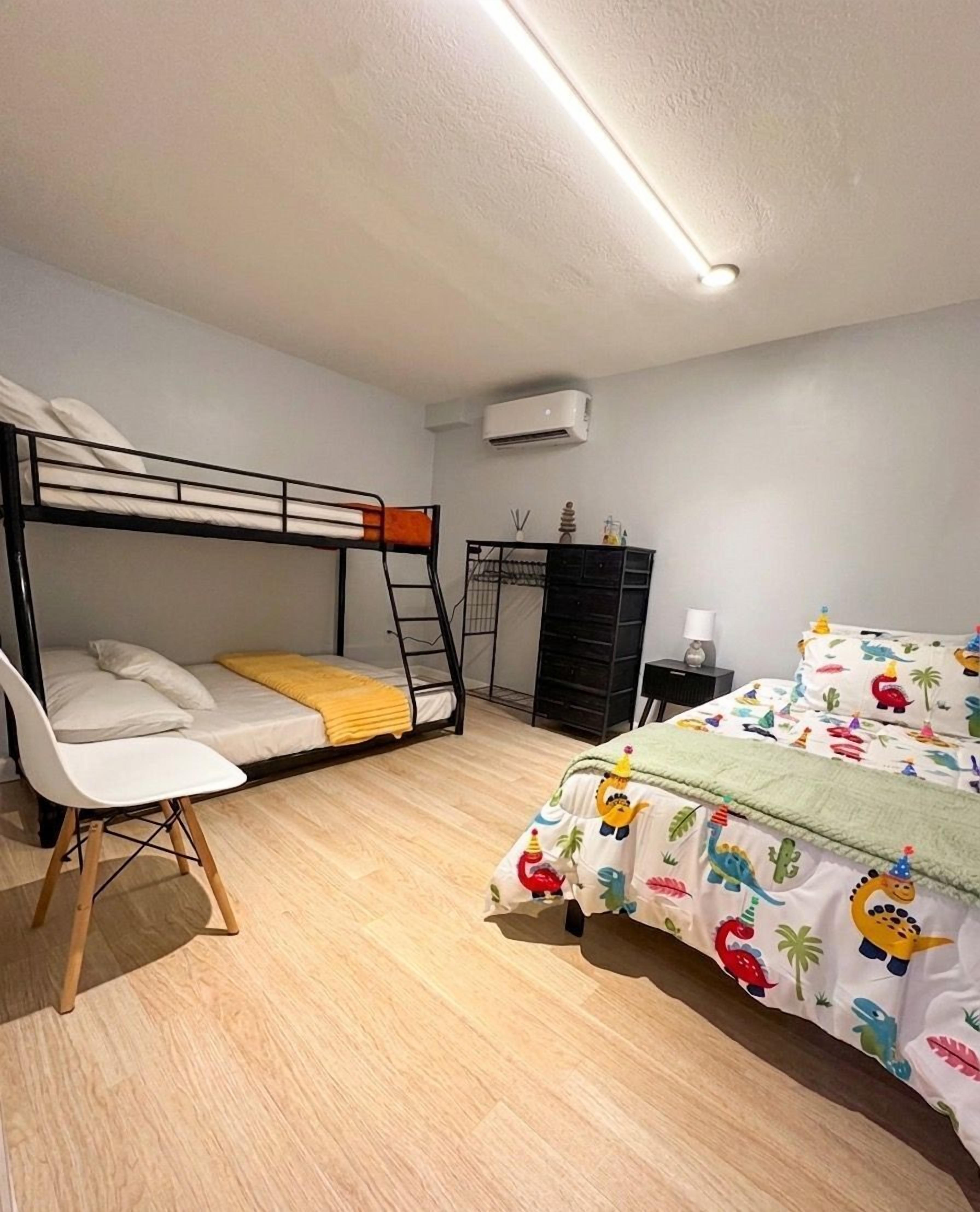 3 bedrooms, desk, iron/ironing board, WiFi