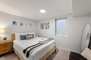 Room - Spacious Retreat: Patio, Games, and Quick to DEN (Arvada)