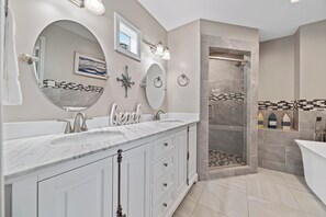 Shower, hair dryer, towels - Palm Harbor Beach House | Community Pool, Marina | Beach Gear & Ping Pong Table | My Beach Getaways (Orange Beach)
