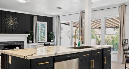 Stylish 3BR Pasadena Home w/ Yard Near Old Town