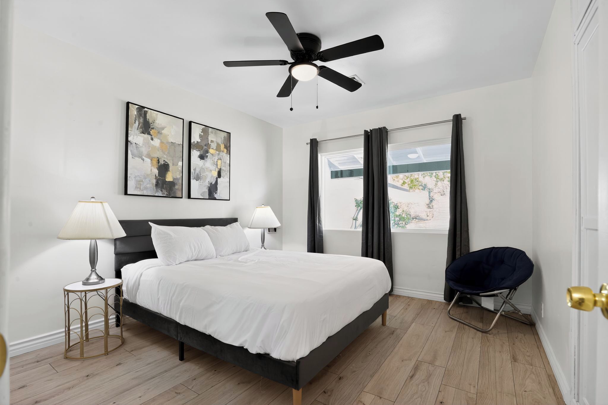 3 habitaciones, tabla de planchar con plancha, wifi y ropa de cama 