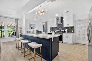 Private kitchen - Stylish 3BR Pasadena Home w/ Yard Near Old Town (Pasadena)