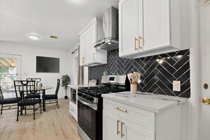 Private kitchen - Stylish 3BR Pasadena Home w/ Yard Near Old Town (Pasadena)