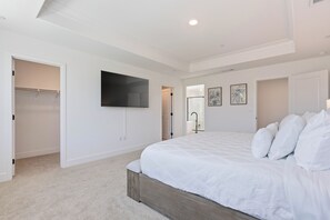 4 bedrooms, desk, iron/ironing board, free WiFi - Luxe Serenity: Pool, Spa, BBQ, FirePit, at TerraLago! (Indio)