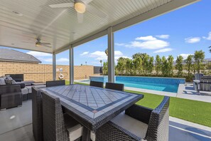 Outdoor dining - Luxe Serenity: Pool, Spa, BBQ, FirePit, at TerraLago! (Indio)