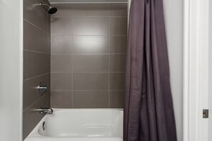 Deluxe Room | Bilik Mandi