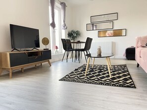 House, Smoking - Amythest 4BR all With Ensuite Parking (Cambridge)