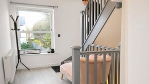 House, Smoking - Amythest 4BR all With Ensuite Parking (Cambridge)