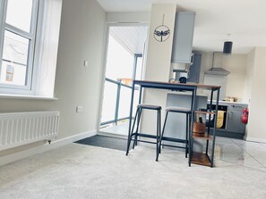 Apartment | 1 bedroom - 1 BR Apart 14 min Walk to Tattersalls EV Charging (Newmarket)