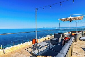 Terrace/patio - Elegant Suite With Ocean-view Pools, hot Tub, Gym, Balcony & Full Kitchen (Puerto Vallarta)