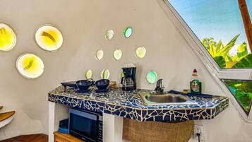 Studio, 1 Double Bed, Pool Access, Ocean View (Villa Buganvilia) | Private kitchen