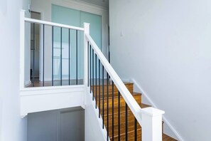 Interior - Macarthur Stay - Spacious 4BR Home with Outdoor Area (Claymore)