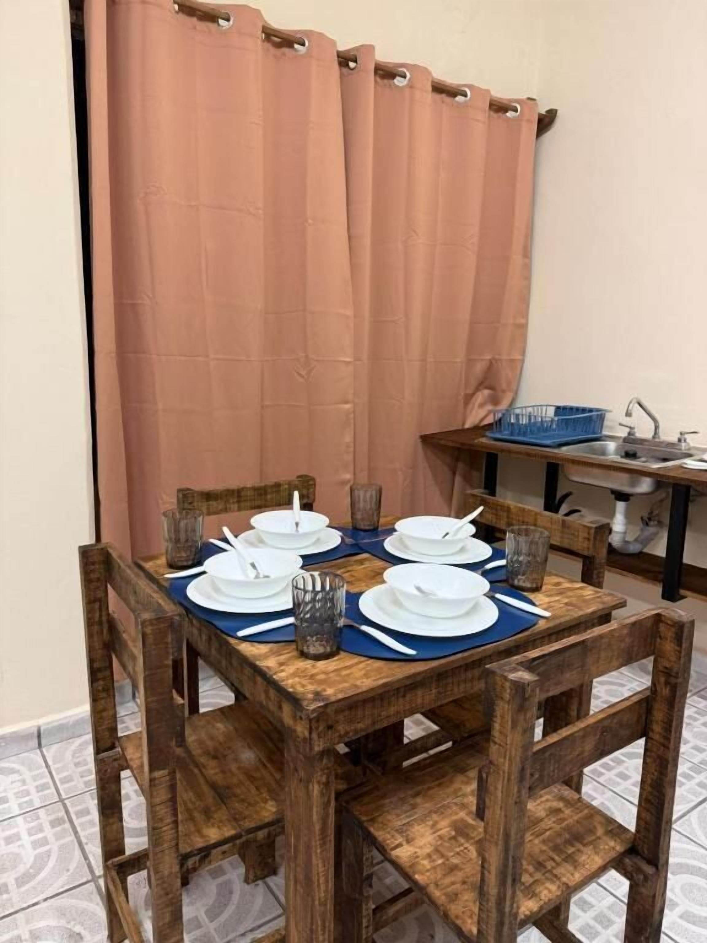 Perhehuoneisto, merinäköala | Ruokailu