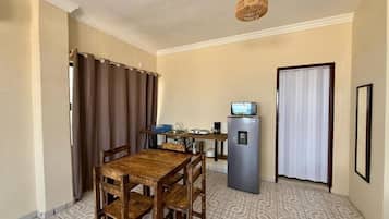 Family Apartment, Sea View | Dining