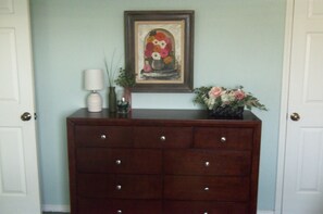 Interior - Comfortable 2-bedroom Mid-term rental with AC in friendly Norco neighborhood (Norco)