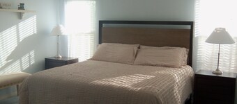 Comfortable 2-bedroom Mid-term rental with AC in friendly Norco neighborhood