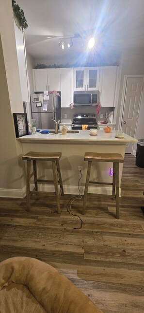 Private kitchen - ​Ultimate Convenience: Spacious 1BR in the Heart of Cumberland (Atlanta)