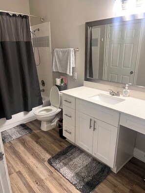 Hair dryer, towels, soap, toilet paper - ​Ultimate Convenience: Spacious 1BR in the Heart of Cumberland (Atlanta)