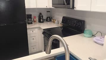 Coffee/tea maker, microwave, oven, stovetop