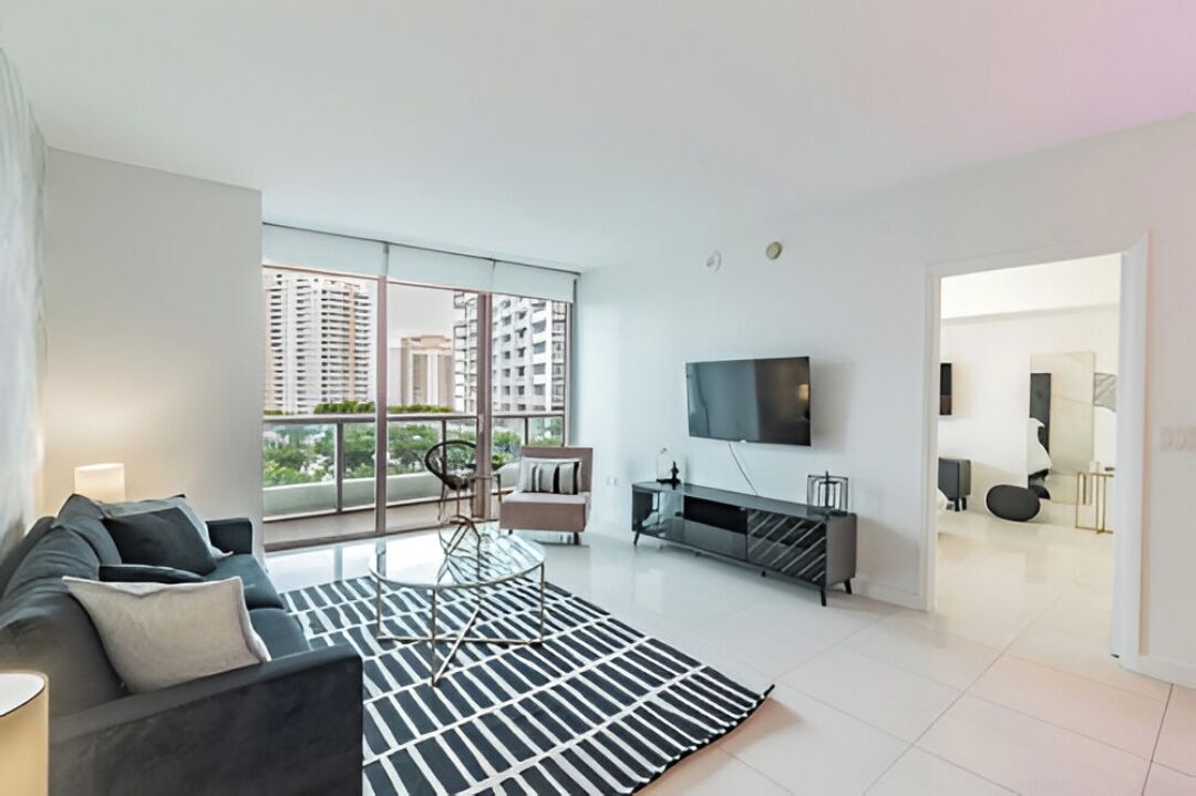 家庭套房, 阳台, 城市景观 | 起居区