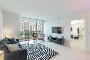 Familien-Suite, Balkon, Stadtblick | Wohnbereich