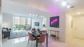 Family Suite, Balcony, City View | Interior