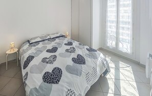 2 bedrooms, free WiFi - Awesome apartment in Sète with WiFi (Sète)