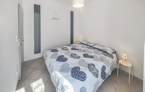 2 bedrooms, free WiFi - Awesome apartment in Sète with WiFi (Sète)