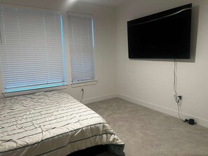 Room - Cozy 1-bedroom apartment with AC in perfect Carrollton (Carrollton)