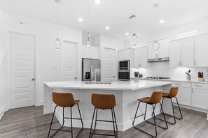 Private kitchen - 4011 Ward (Houston)