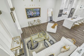 Living area - 6721 St Augustine (Houston)