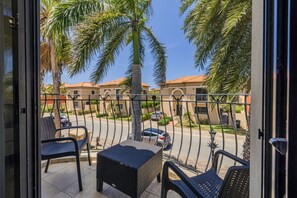 Property grounds - Spacious 3BR/3BA Villa | Diamante 159 by Bocobay (Noord)