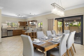Dining - Spacious 3BR/3BA Villa | Diamante 159 by Bocobay (Noord)
