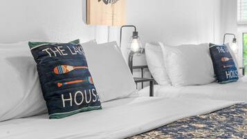4 bedrooms, desk, iron/ironing board, WiFi (free)